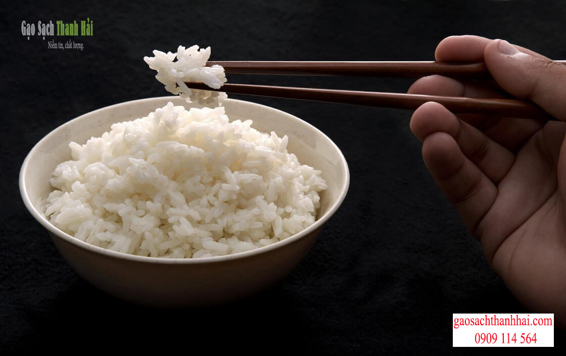 Không nên chọn gạo có kích thước hạt lớn và không đều nhau hoặc bị vỡ vụn nhiều